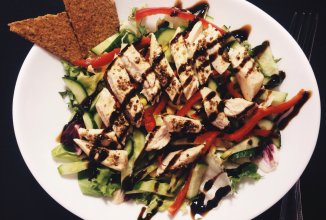 Салат с маринованным куриным филе