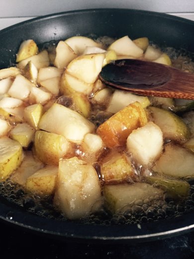 Пирог перевертыш с карамелизованнымии грушами - Шаг 1