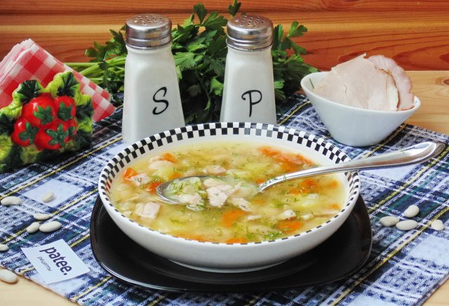 Суп с фасолью и ветчиной