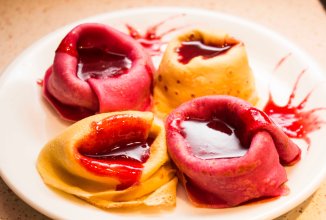 Красивые разноцветные блинчики со вкусной начинкой