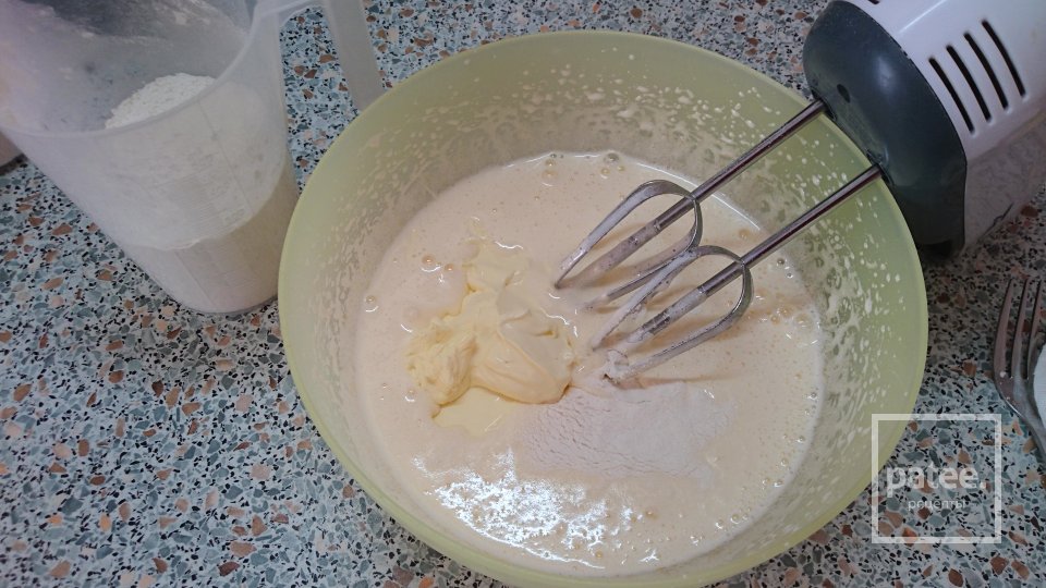 Шарлотка с корицей в мультиварке - Шаг 2