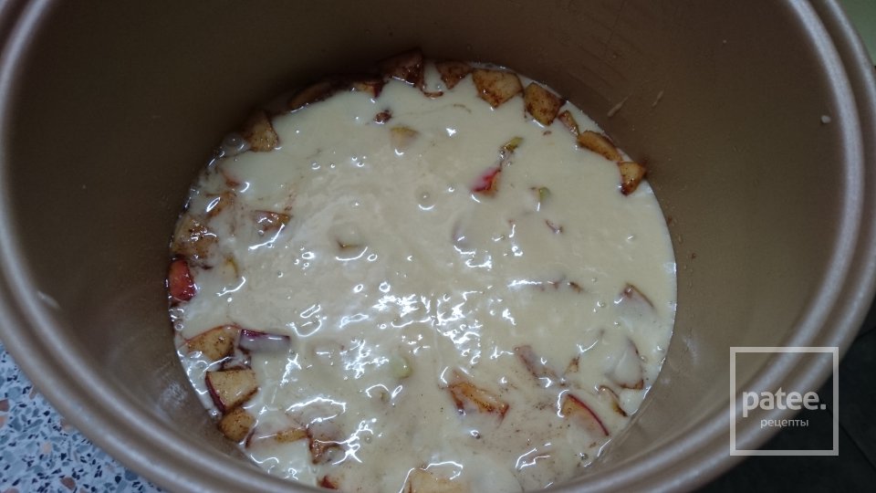 Шарлотка с корицей в мультиварке - Шаг 4