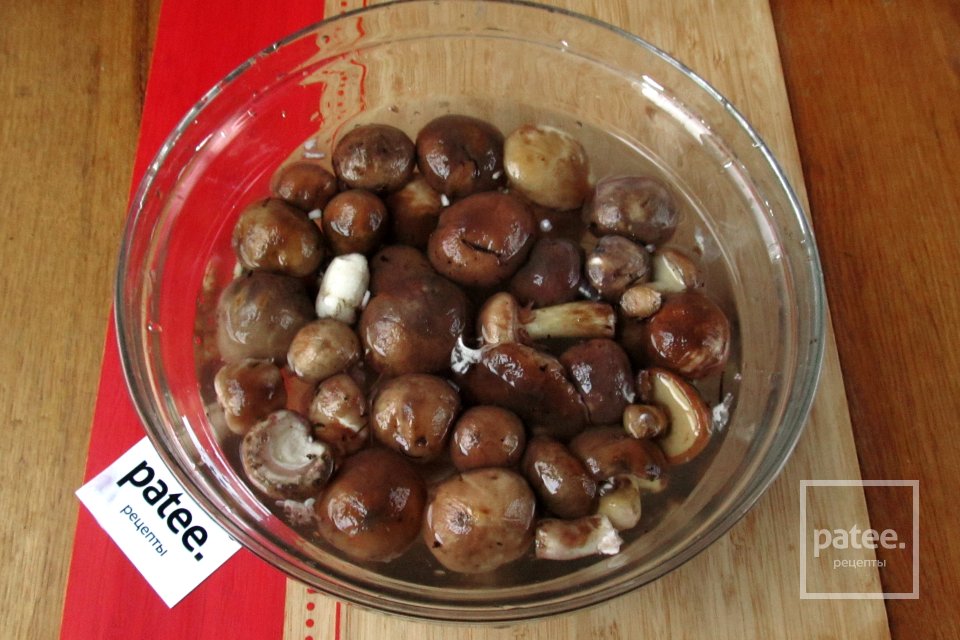 Маслята маринованные с луком и кориандром - Шаг 2