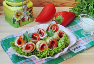 Рулетики из баклажанов с красным перцем