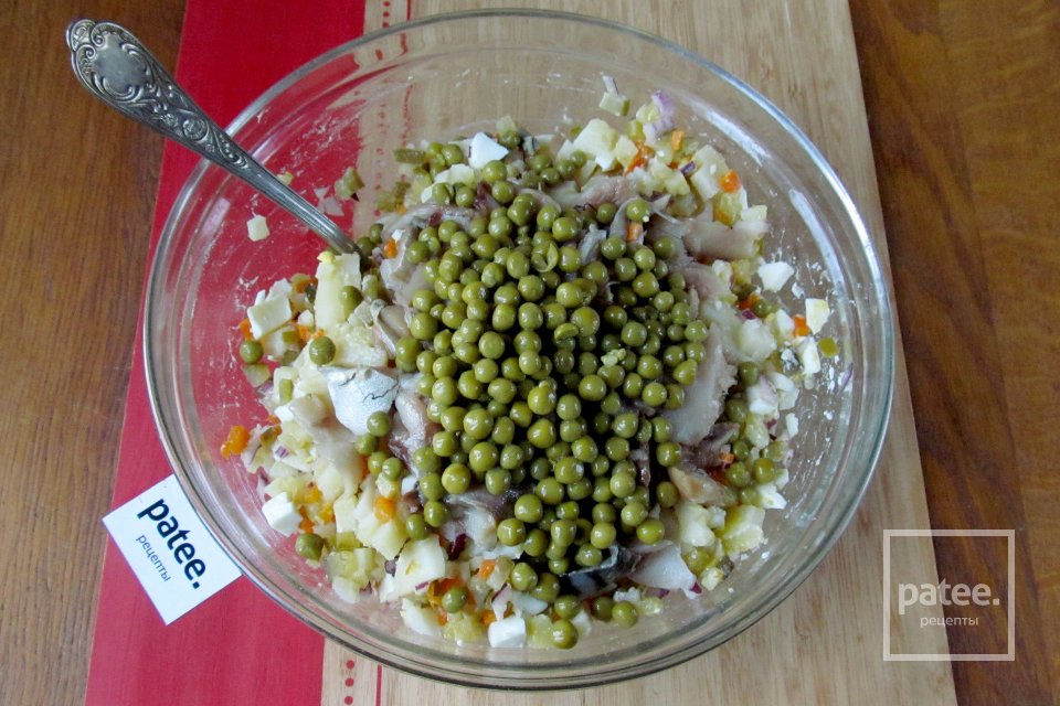 Салат Оливье с солёной скумбрией - Шаг 10