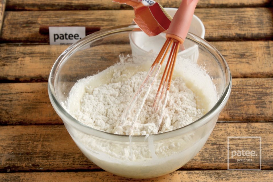 Простой кекс на яичных белках - Шаг 7