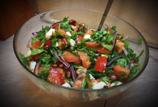 Салат из свежих овощей "красное трио"