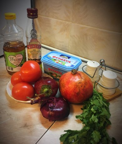 Салат из свежих овощей "красное трио" - Шаг 1