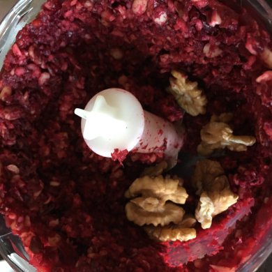 Котлеты из фасоли, свёклы и грецкого ореха с греческим соусом. - Шаг 3