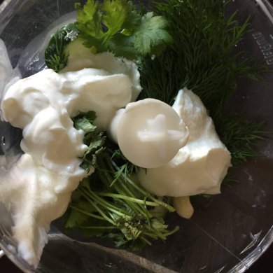 Котлеты из фасоли, свёклы и грецкого ореха с греческим соусом. - Шаг 4