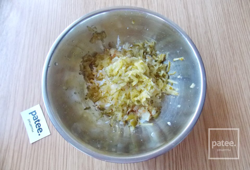 Мясные зразы с маринованными огурцами - Шаг 12