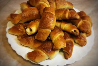 Рогалики с грушей и орехом