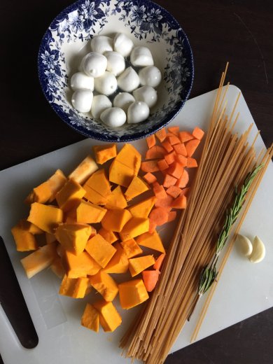 Паста с тыквой и карри на Хэллоуин - Шаг 1