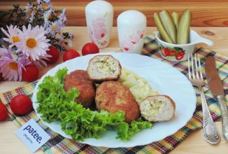 Мясные зразы с маринованными огурцами