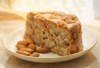 Яблочная шарлотка