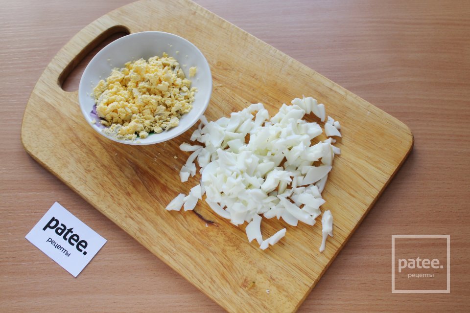 Салат "Адмирал" с кальмарами и грушей - Шаг 8