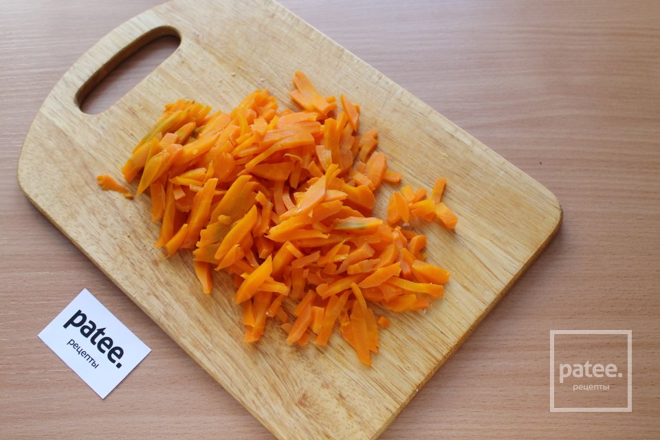 Салат "Адмирал" с кальмарами и грушей - Шаг 11