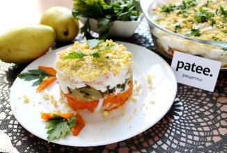 Салат "Адмирал" с кальмарами и грушей