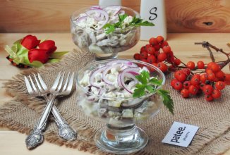 Cалат с куриными сердечками и грибами