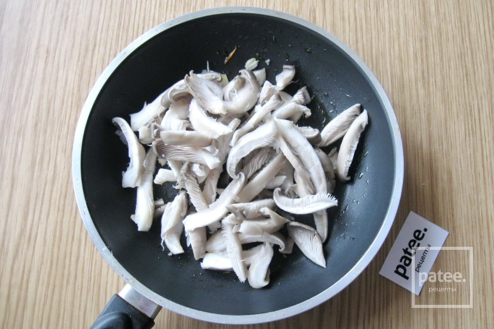 Салат с моцареллой и грибами - Шаг 4