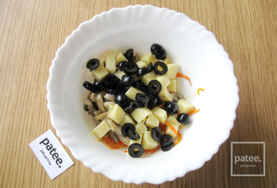 Салат с моцареллой и грибами - Шаг 8