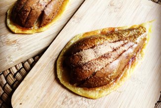 Запечённая груша на слоёном тесте