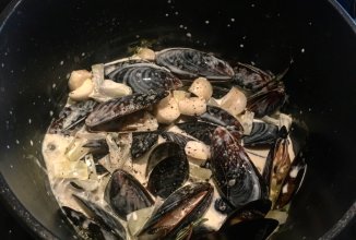 Мидии в сливочном соусе