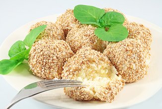 ЗАКУСКА ИЗ СЫРА С КУНЖУТОМ 