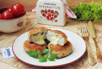 Котлеты из филе куриной грудки с моцареллой