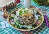 Салат с зеленой фасолью и грибами