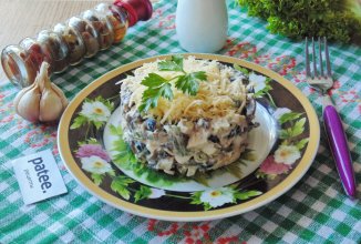 Салат с зеленой фасолью и грибами