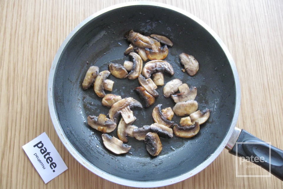 Салат с зеленой фасолью и грибами - Шаг 8