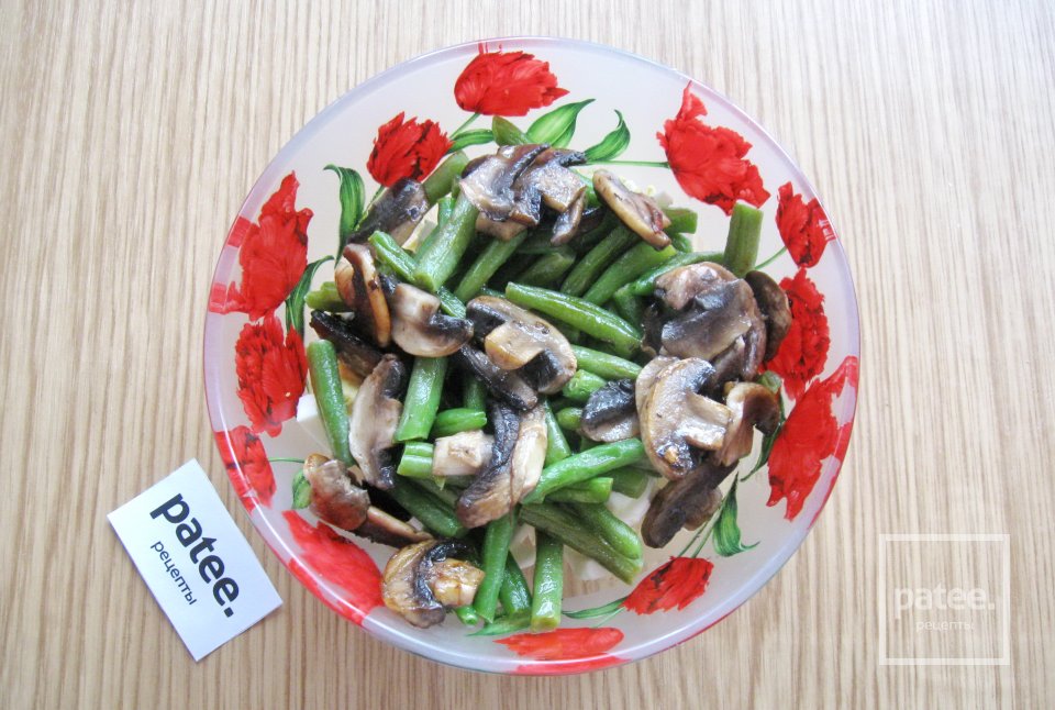 Салат с зеленой фасолью и грибами - Шаг 9