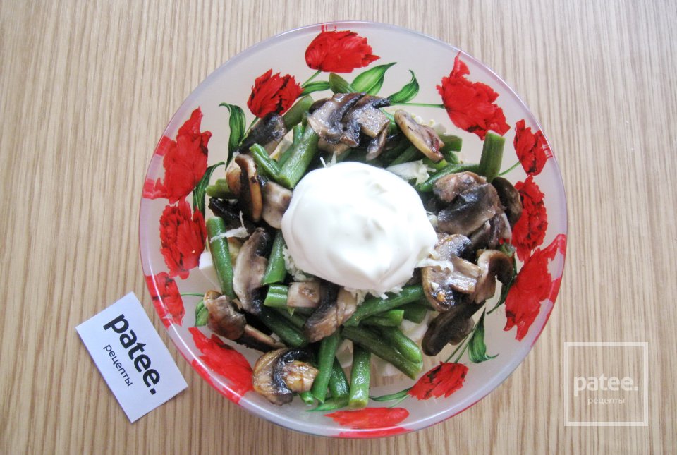 Салат с зеленой фасолью и грибами - Шаг 11