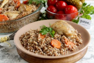 Гречка с куриными бедрами в духовке