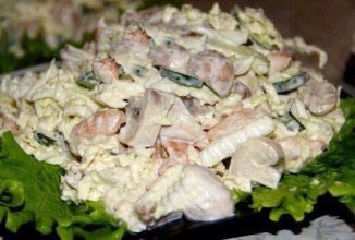 САЛАТ С КУРИНОЙ ГРУДКОЙ И ГРИБАМИ
