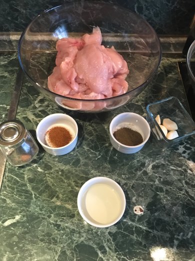 Куриная грудка с ананасами под сырной корочкой - Шаг 1