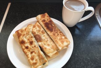 Лаваш с базиликом и помидорками черри