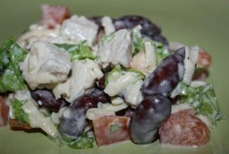 Салат с курицей и фасолью