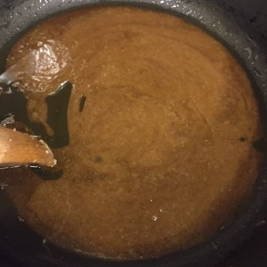 Сырники топлёное молоко с солёной карамелью, мятой и базиликом. - Шаг 4