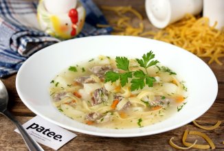 Суп с куриными желудками и яичной лапшой