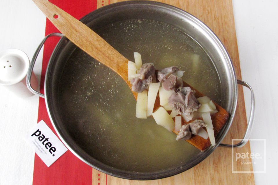 Суп с куриными желудками и яичной лапшой - Шаг 6