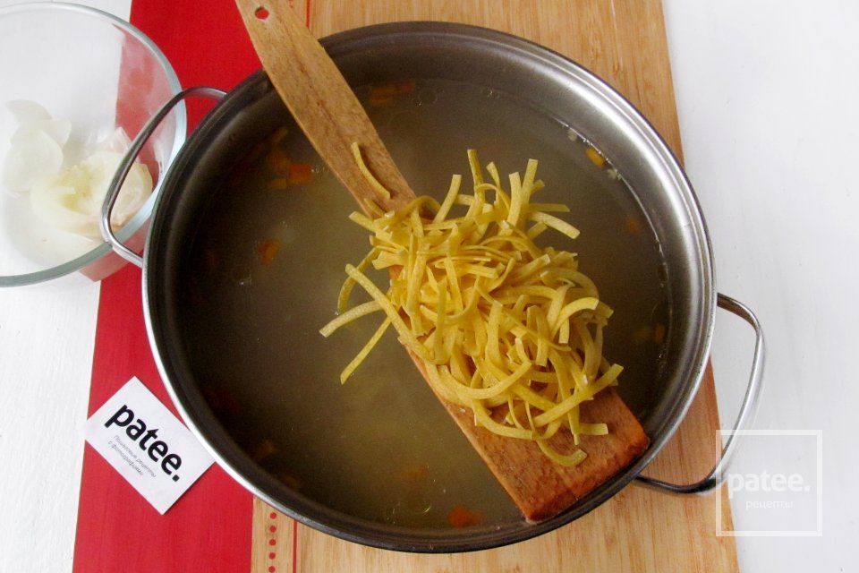 Суп с куриными желудками и яичной лапшой - Шаг 8