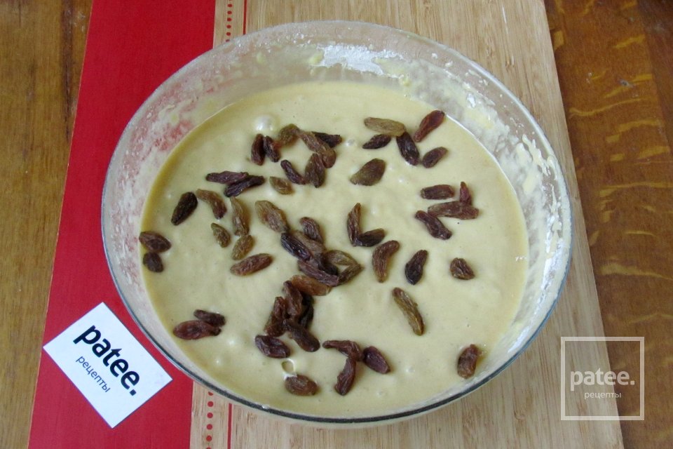 Кекс с мёдом, белым шоколадом и сухофруктами - Шаг 10