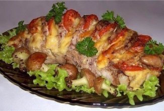 СВИНИНА, ЗАПЕЧЕННАЯ «ГАРМОШКОЙ», С КАРТОФЕЛЬНЫМИ «ГРИБОЧКАМИ».