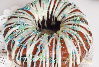 Быстрый шоколадный тортик на сгущенном молоке .