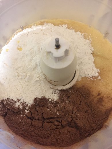 Быстрый шоколадный тортик на сгущенном молоке . - Шаг 2