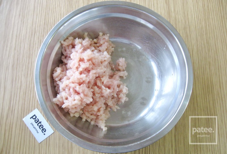 Куриные тефтели с грибами и картофелем в духовке - Шаг 2