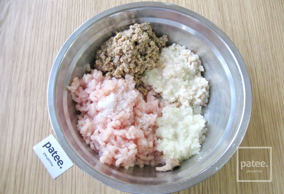 Куриные тефтели с грибами и картофелем в духовке - Шаг 5