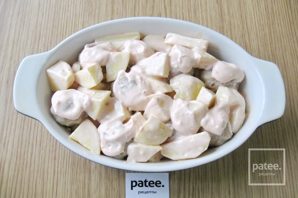 Куриные тефтели с грибами и картофелем в духовке - Шаг 17